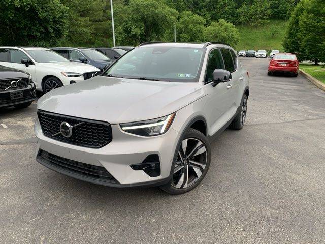 2023 Volvo XC40 Plus Dark Theme AWD photo