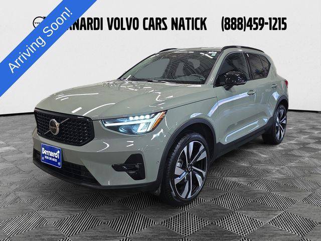 2023 Volvo XC40 Plus Dark Theme AWD photo