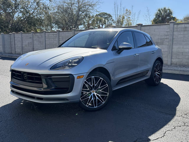 2023 Porsche Macan  AWD photo