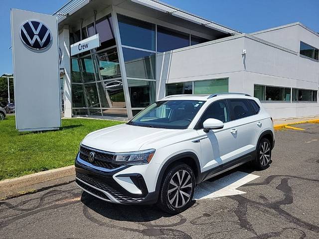 2023 Volkswagen Taos SE AWD photo