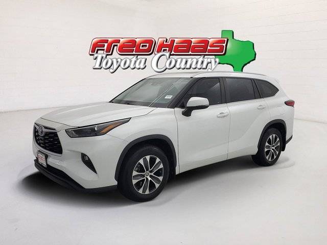 2023 Toyota Highlander XLE FWD photo
