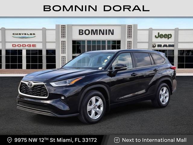 2023 Toyota Highlander LE FWD photo