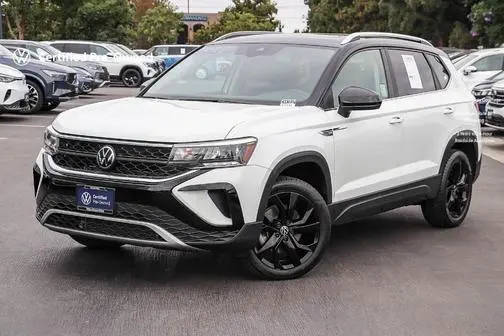2023 Volkswagen Taos SE FWD photo
