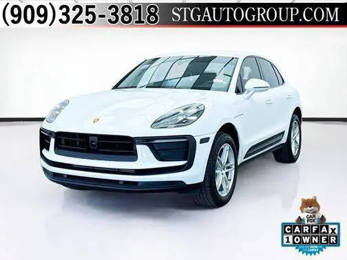 2023 Porsche Macan  AWD photo