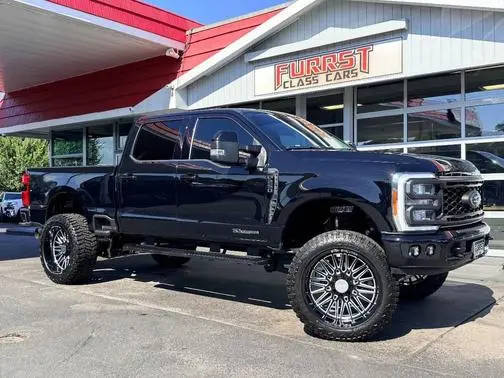 2023 Ford F-250 Super Duty LARIAT 4WD photo