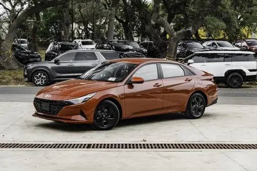 2023 Hyundai Elantra SEL FWD photo