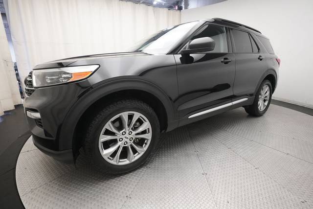 2023 Ford Explorer XLT 4WD photo