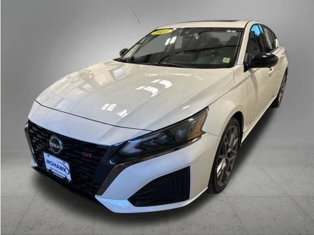 2023 Nissan Altima 2.0 SR FWD photo