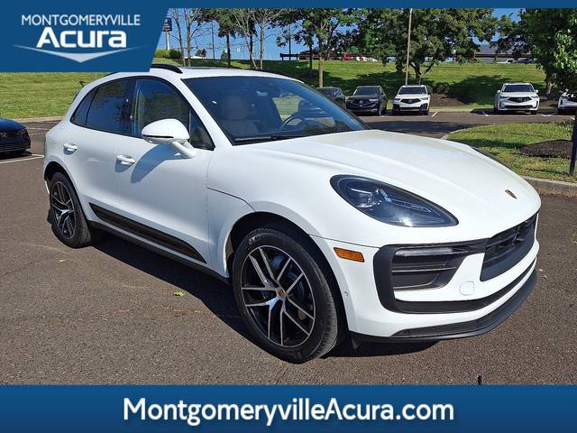 2023 Porsche Macan  AWD photo