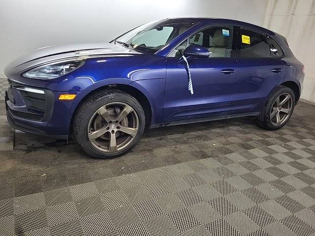 2023 Porsche Macan  AWD photo
