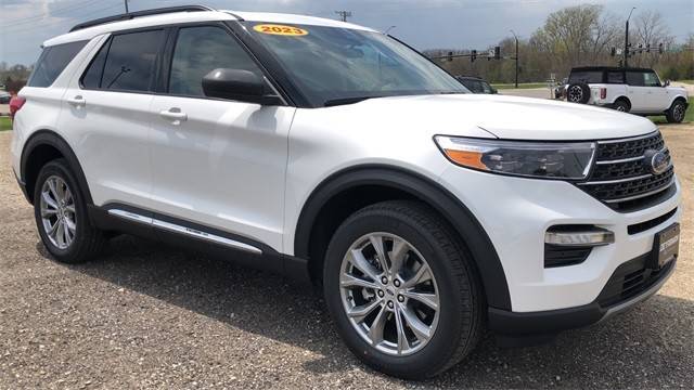 2023 Ford Explorer XLT 4WD photo