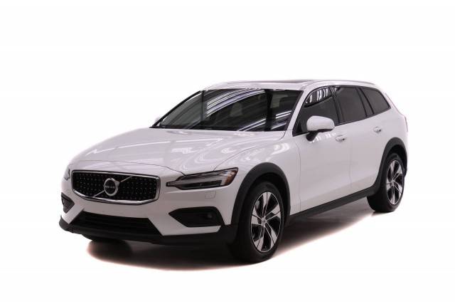 2023 Volvo V60 Cross Country Plus AWD photo