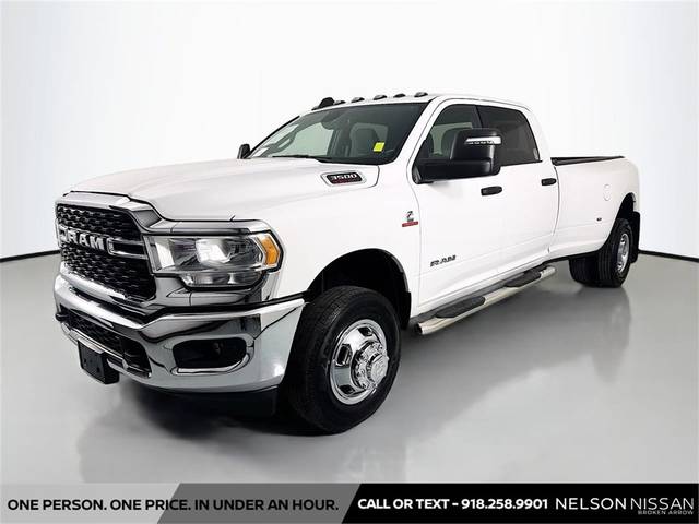 2023 Ram 3500 Big Horn 4WD photo