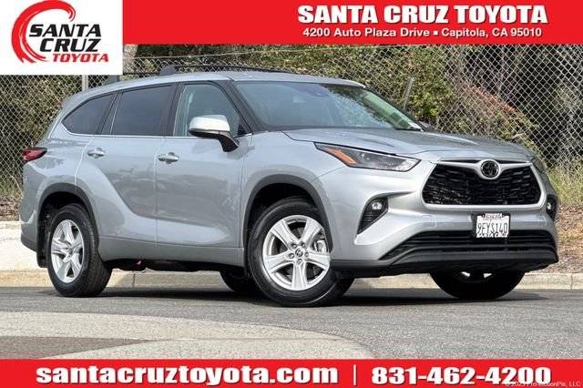 2023 Toyota Highlander LE FWD photo