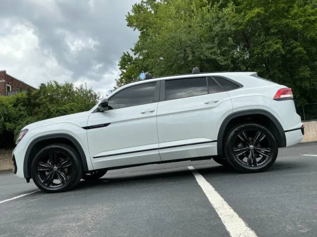 2023 Volkswagen Atlas Cross Sport 3.6L V6 SEL R-Line Black AWD photo