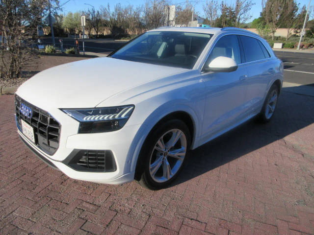 2023 Audi Q8 Premium AWD photo