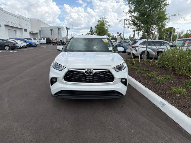 2023 Toyota Highlander XLE FWD photo