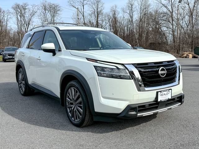 2023 Nissan Pathfinder SL 4WD photo