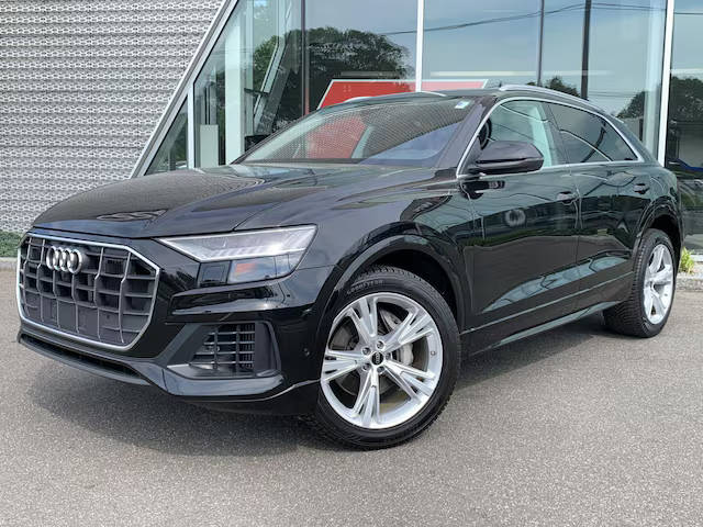 2023 Audi Q8 Premium AWD photo