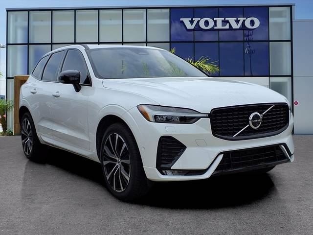 2023 Volvo XC60 Plus Dark Theme FWD photo