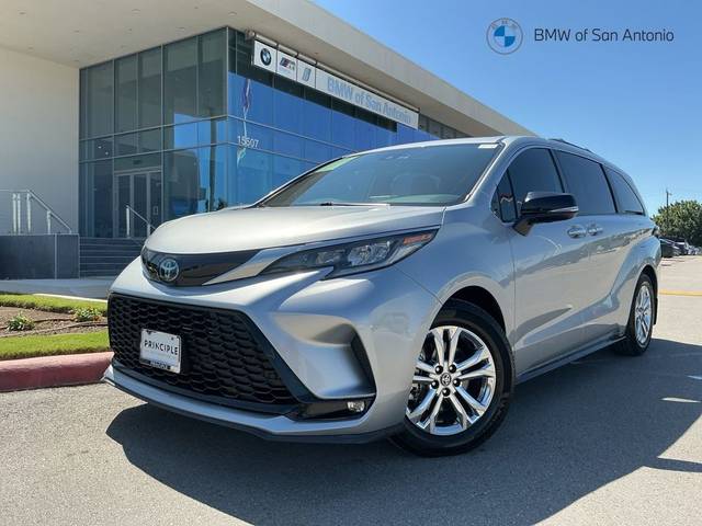 2023 Toyota Sienna XSE 25th Anniversary AWD photo