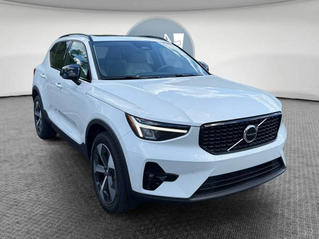 2023 Volvo XC40 Plus Dark Theme AWD photo