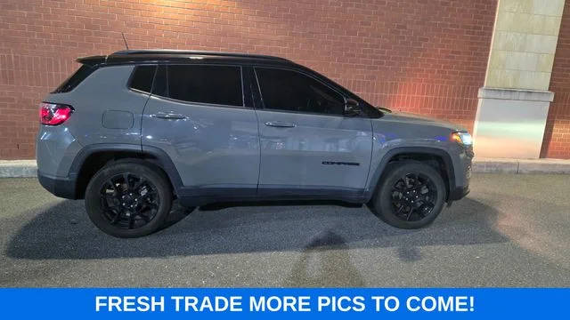 2023 Jeep Compass Altitude 4WD photo