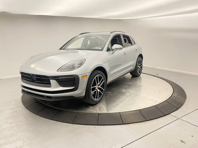 2023 Porsche Macan  AWD photo