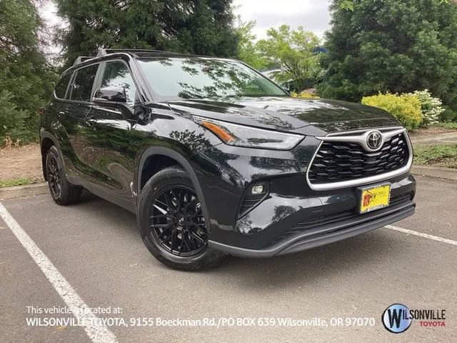 2023 Toyota Highlander LE FWD photo