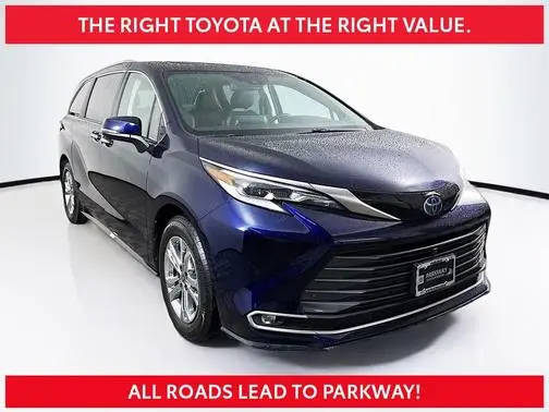 2023 Toyota Sienna Platinum AWD photo