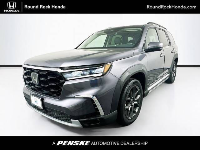 2023 Honda Pilot Touring FWD photo