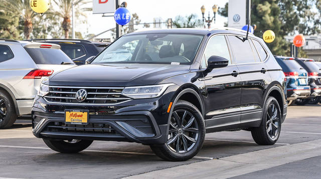 2023 Volkswagen Tiguan SE FWD photo