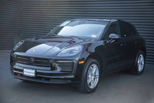 2023 Porsche Macan  AWD photo