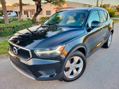 2020 Volvo XC40 Momentum FWD photo