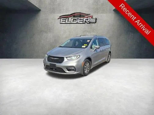 2021 Chrysler Pacifica Minivan Touring L FWD photo