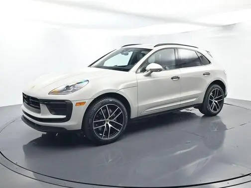 2023 Porsche Macan AWD photo