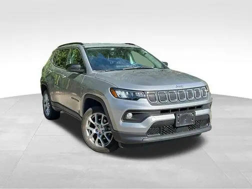 2022 Jeep Compass Latitude Lux 4WD photo