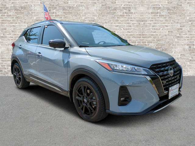 2023 Nissan Kicks SR FWD photo