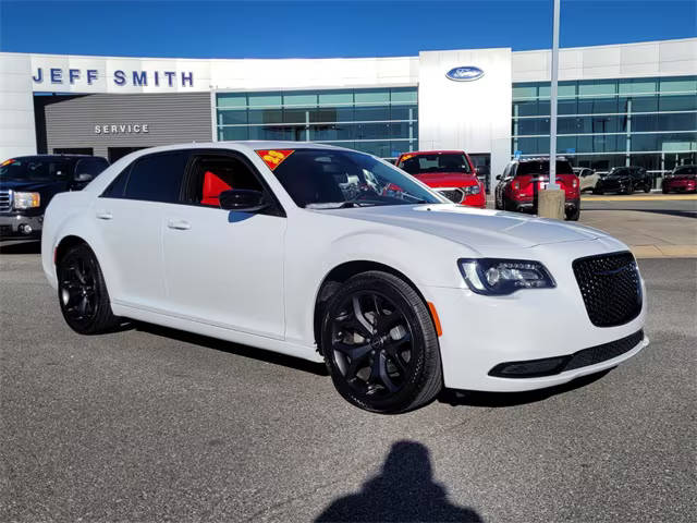2023 Chrysler 300 Touring RWD photo