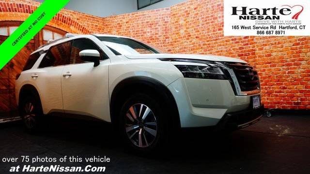 2023 Nissan Pathfinder SL 4WD photo
