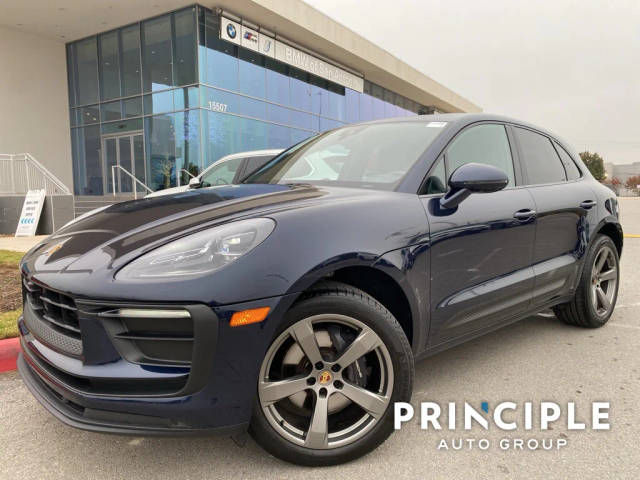 2023 Porsche Macan  AWD photo