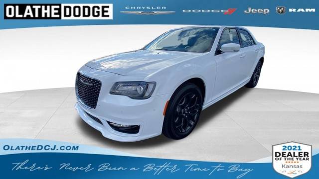 2023 Chrysler 300 Touring L AWD photo