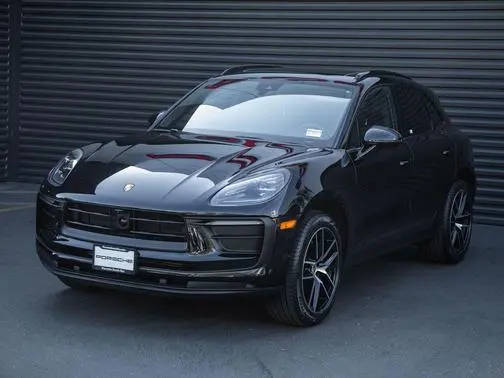 2023 Porsche Macan  AWD photo