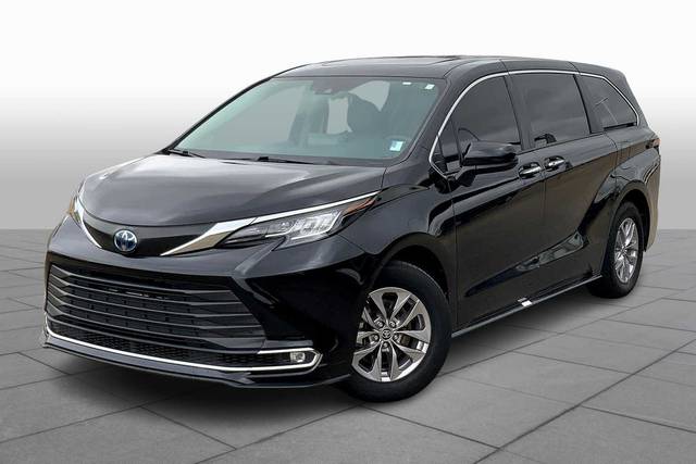 2022 Toyota Sienna XLE FWD photo