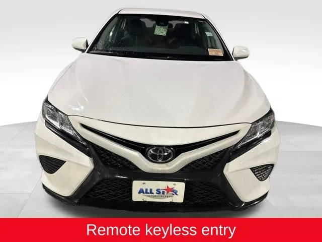 2020 Toyota Camry SE FWD photo