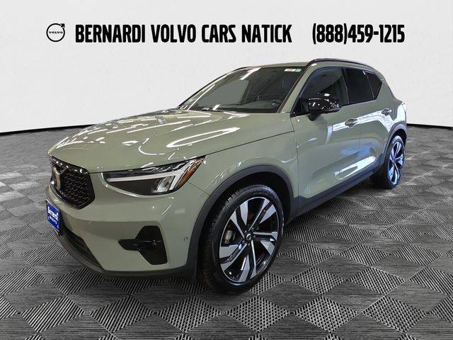 2023 Volvo XC40 Plus Dark Theme AWD photo