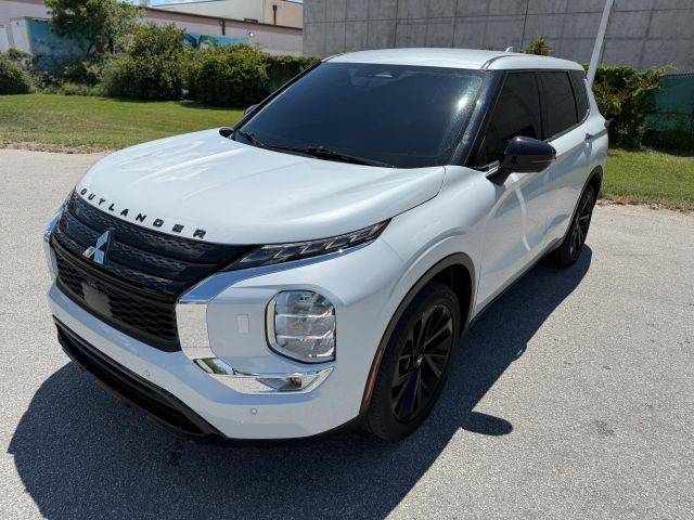 2023 Mitsubishi Outlander SE Black Edition AWD photo