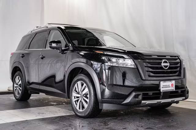 2023 Nissan Pathfinder SL 4WD photo