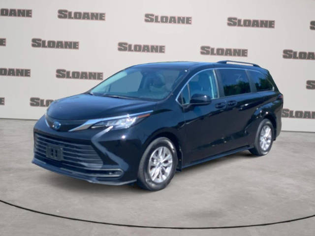 2023 Toyota Sienna LE FWD photo