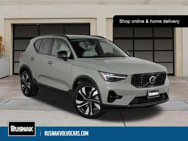 2023 Volvo XC40 Ultimate Dark Theme AWD photo